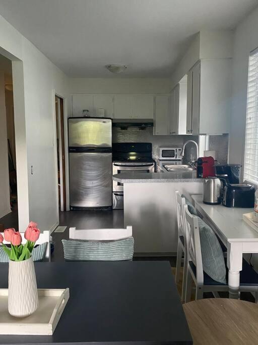 4 Bedroom Upper Level Kits Home Ванкувер Экстерьер фото