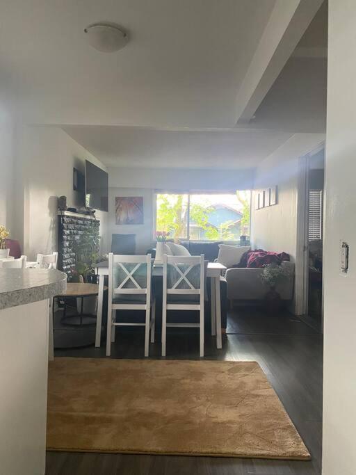 4 Bedroom Upper Level Kits Home Ванкувер Экстерьер фото