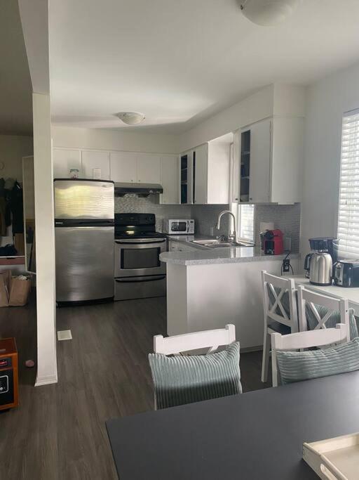 4 Bedroom Upper Level Kits Home Ванкувер Экстерьер фото