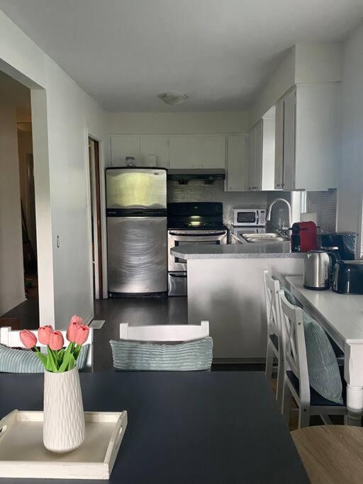 4 Bedroom Upper Level Kits Home Ванкувер Экстерьер фото